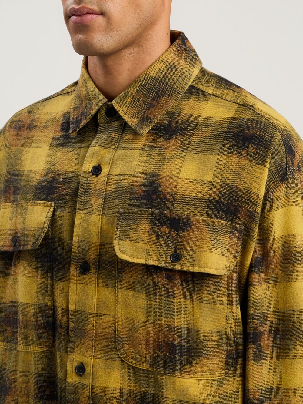 Curved Logo Check Shirt in ARMY GREEN - BLACK for Men
